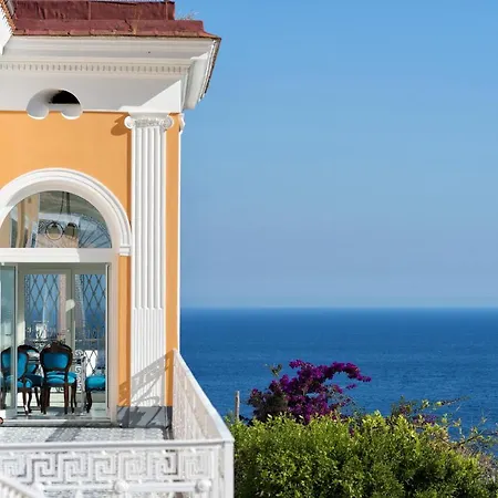 - Palazzo Della Storia *